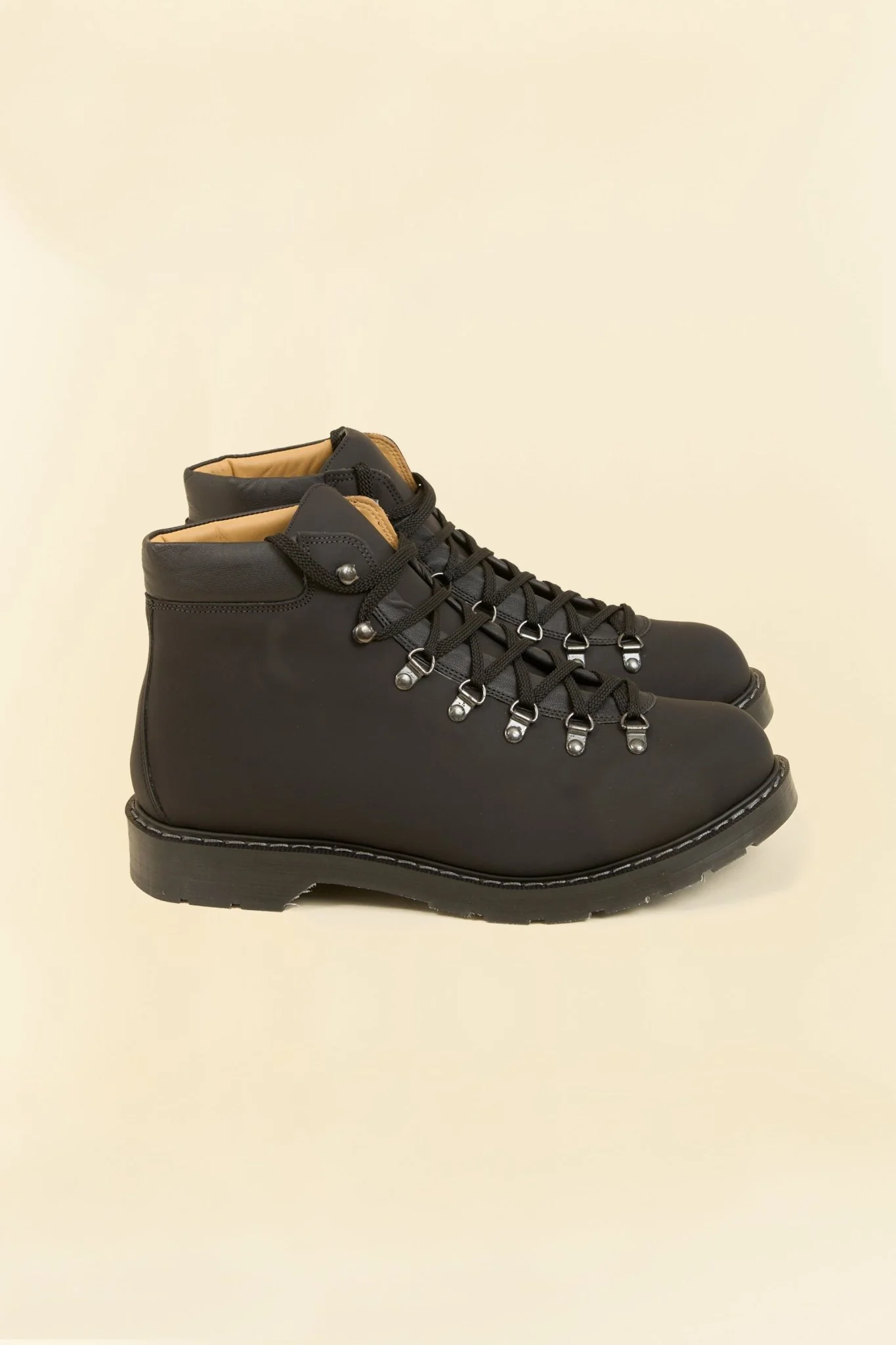 Solovair Urban Hiker - Black Greasy - Image 3